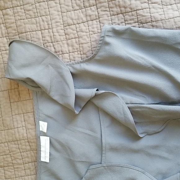 New york & co. women's ruffled sleeveless blouse gray size xsmall EUC 🎯 - Picture 6 of 7